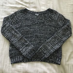 BLACK AND WHITE CROPPED KNIT SWEATER